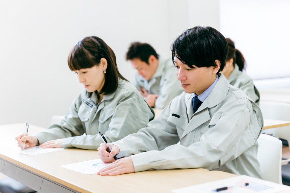 研修を受ける社員